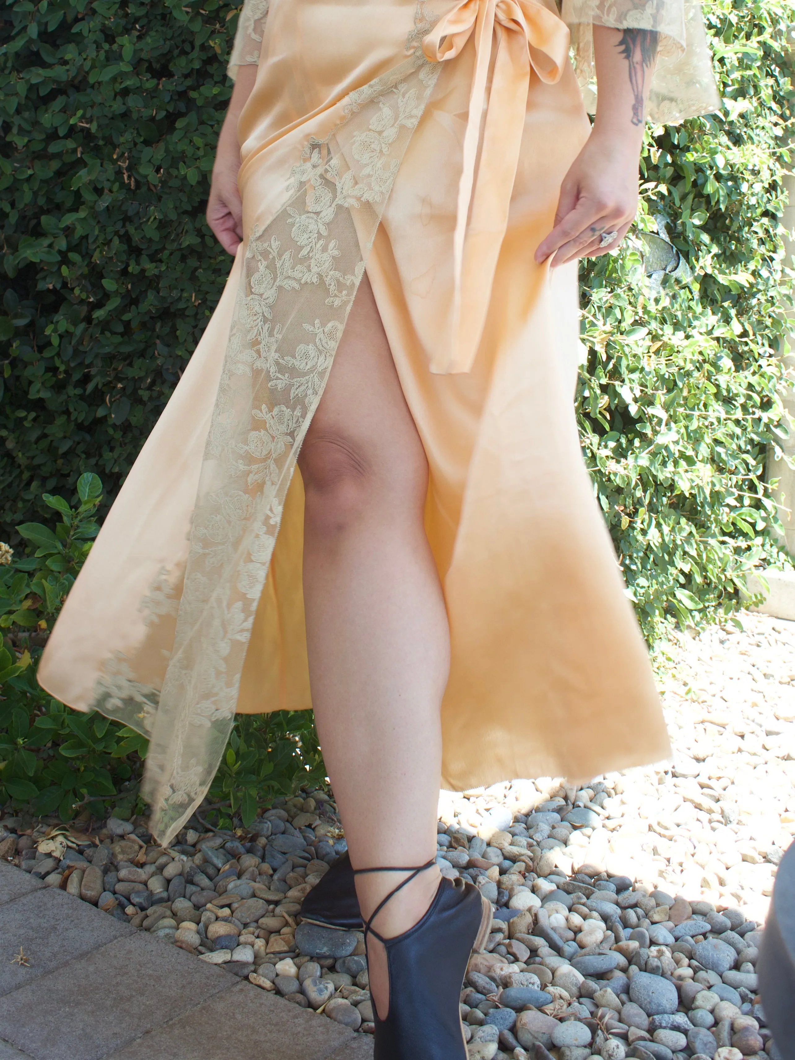1930s Peach Satin & Ecru Lace Wrap Bell Sleeve Dressing Gown Robe