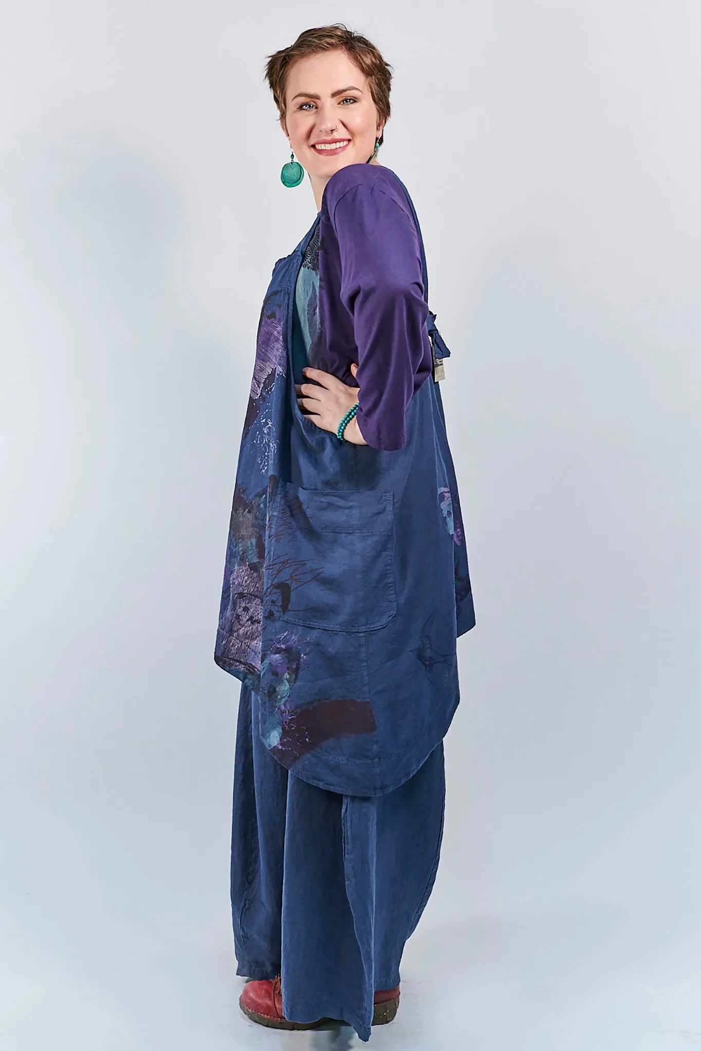 6202 Juniper Apron Jumper indigo Butterfly Print-P
