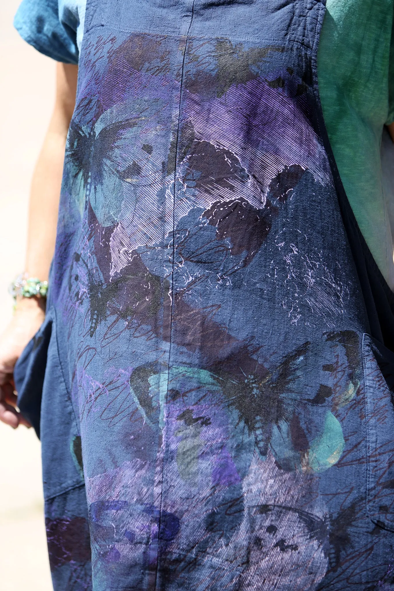 6202 Juniper Apron Jumper indigo Butterfly Print-P