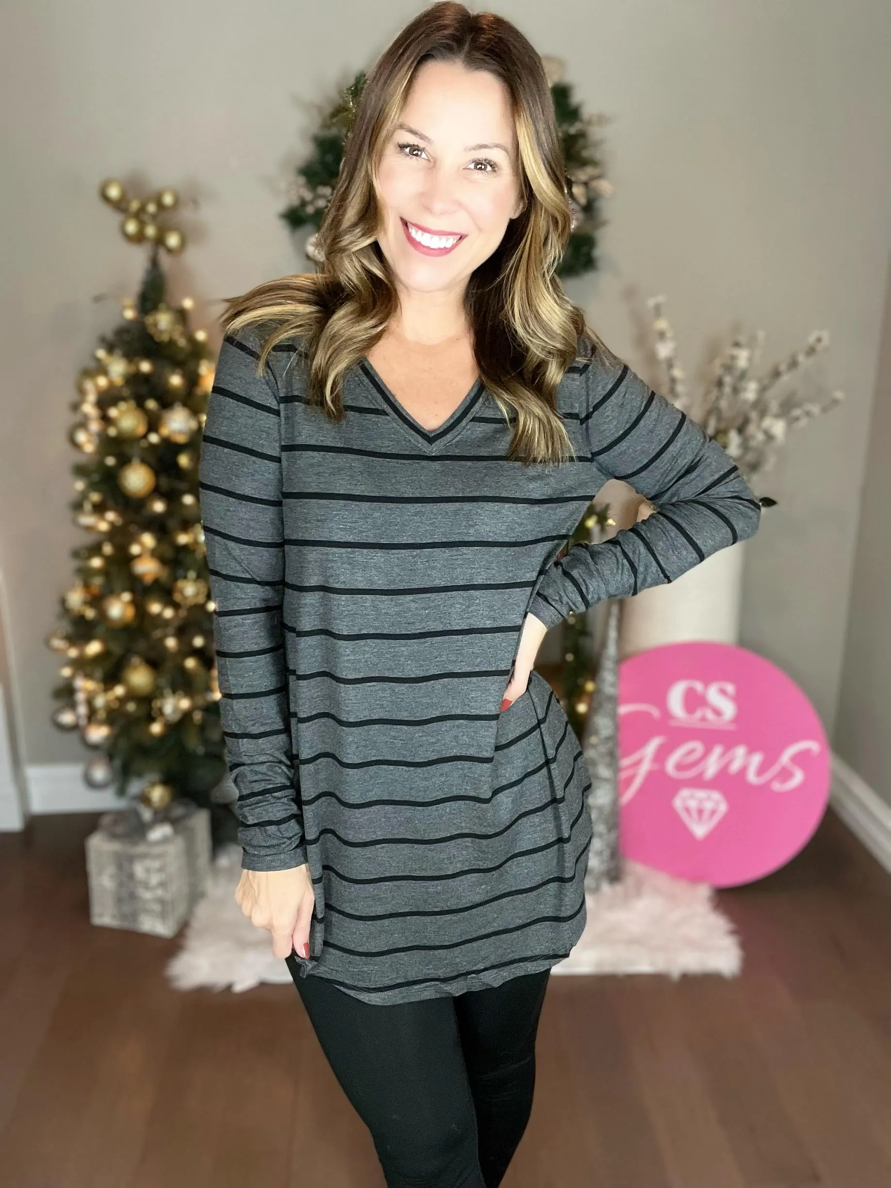 CHARCOAL/BLACK STRIPED V-NECK DOLPHIN HEM TOP