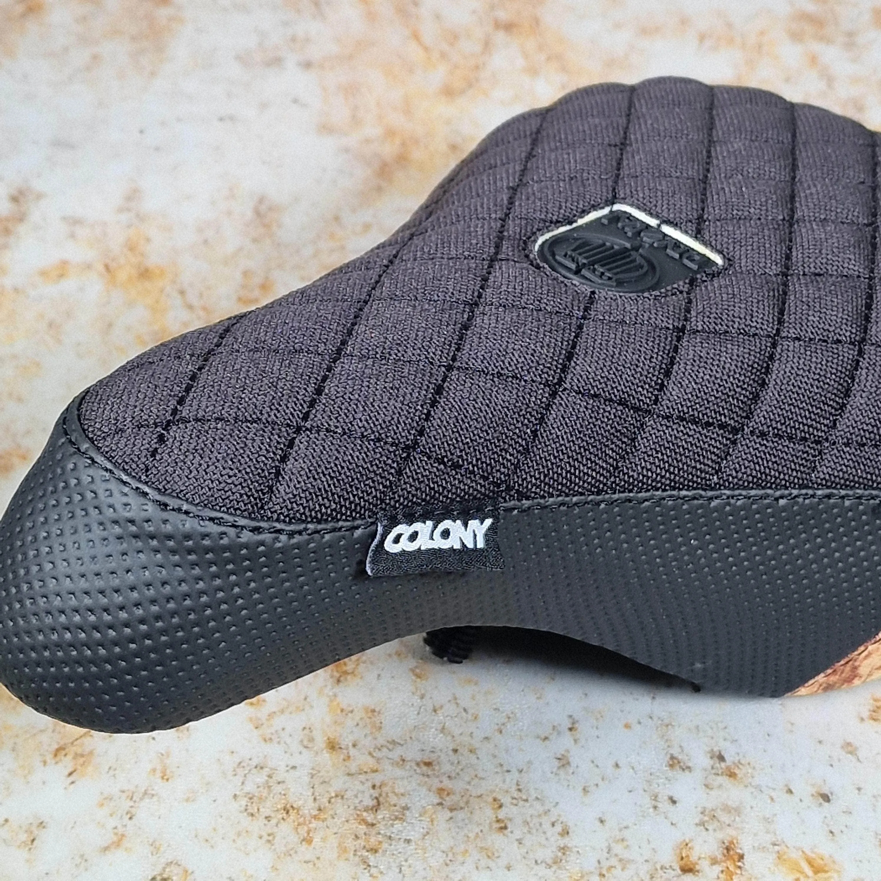 Colony Wallwork Fat Pivotal Seat Black