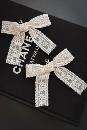 DEAL Make It Girly Lace Bow Shoe Charm