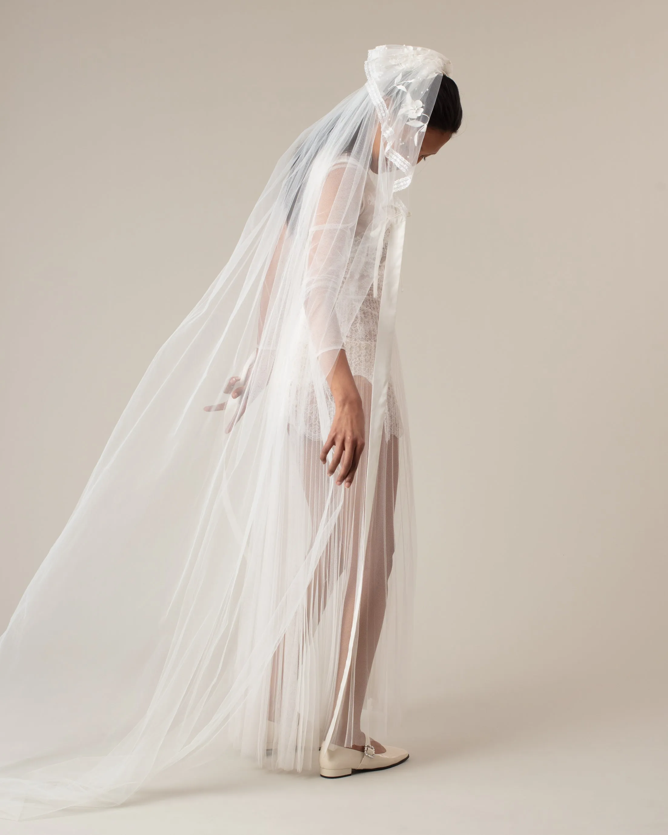 PERLA EMBROIDERY BEADED SATIN TIES VEIL