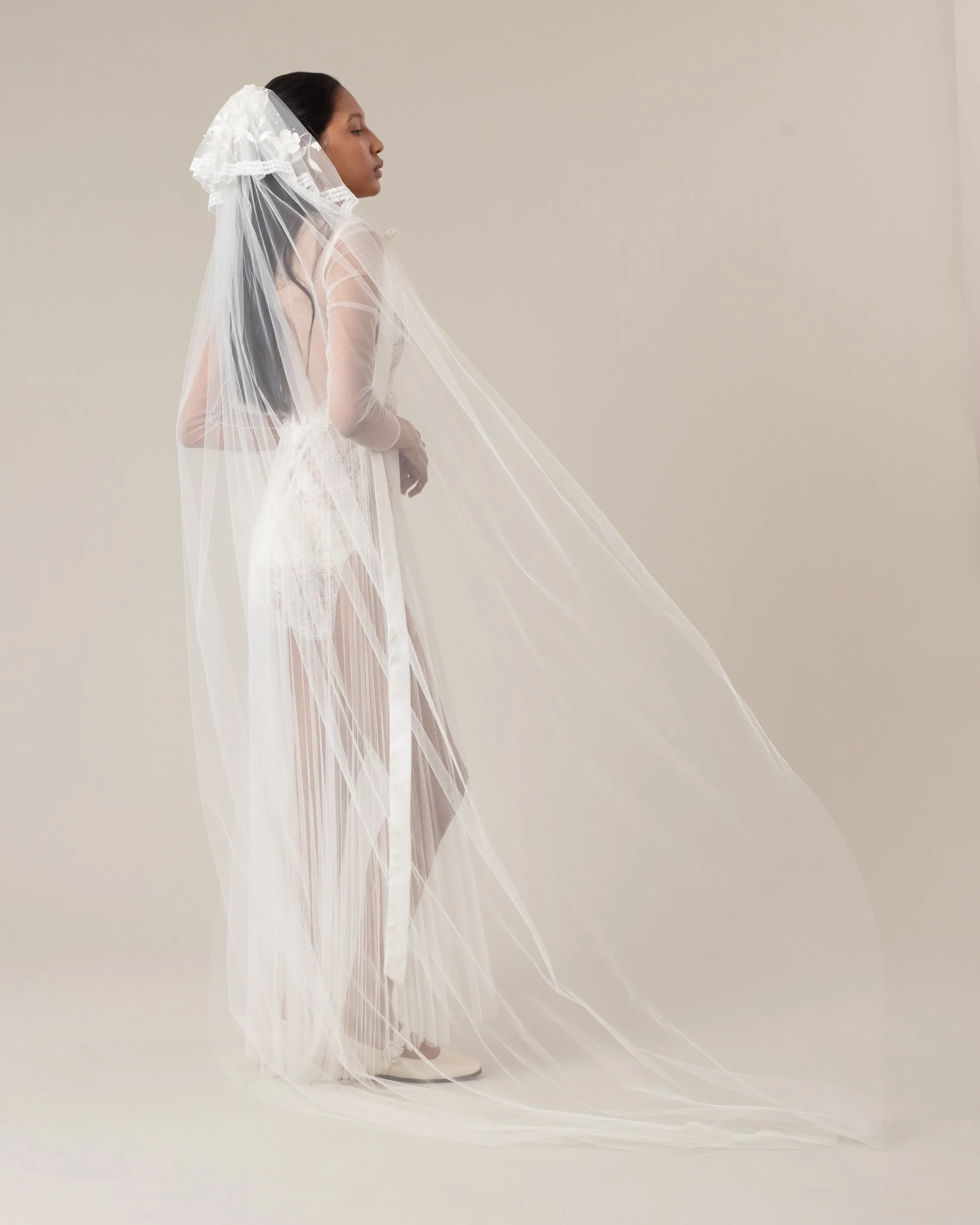 PERLA EMBROIDERY BEADED SATIN TIES VEIL