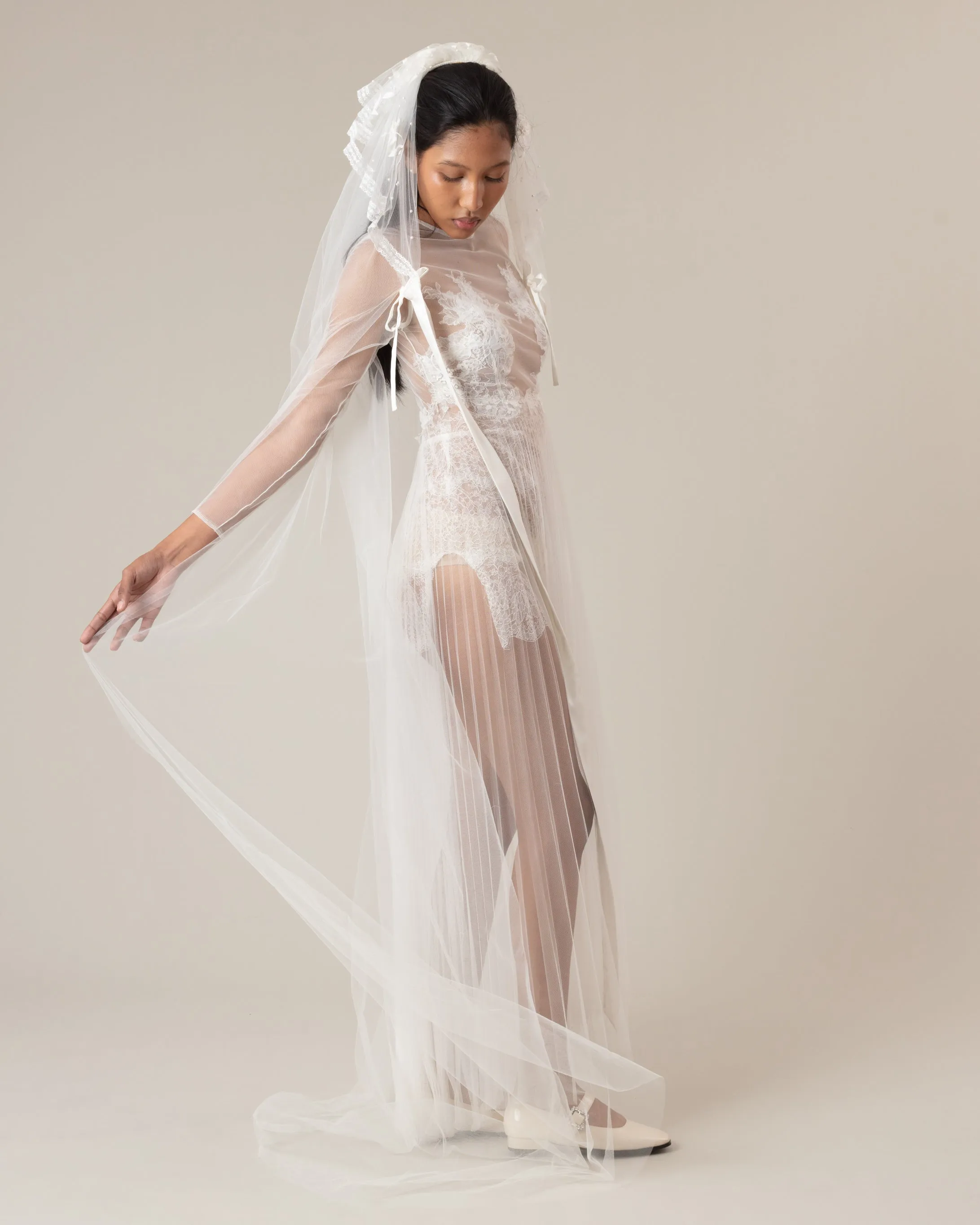 PERLA EMBROIDERY BEADED SATIN TIES VEIL
