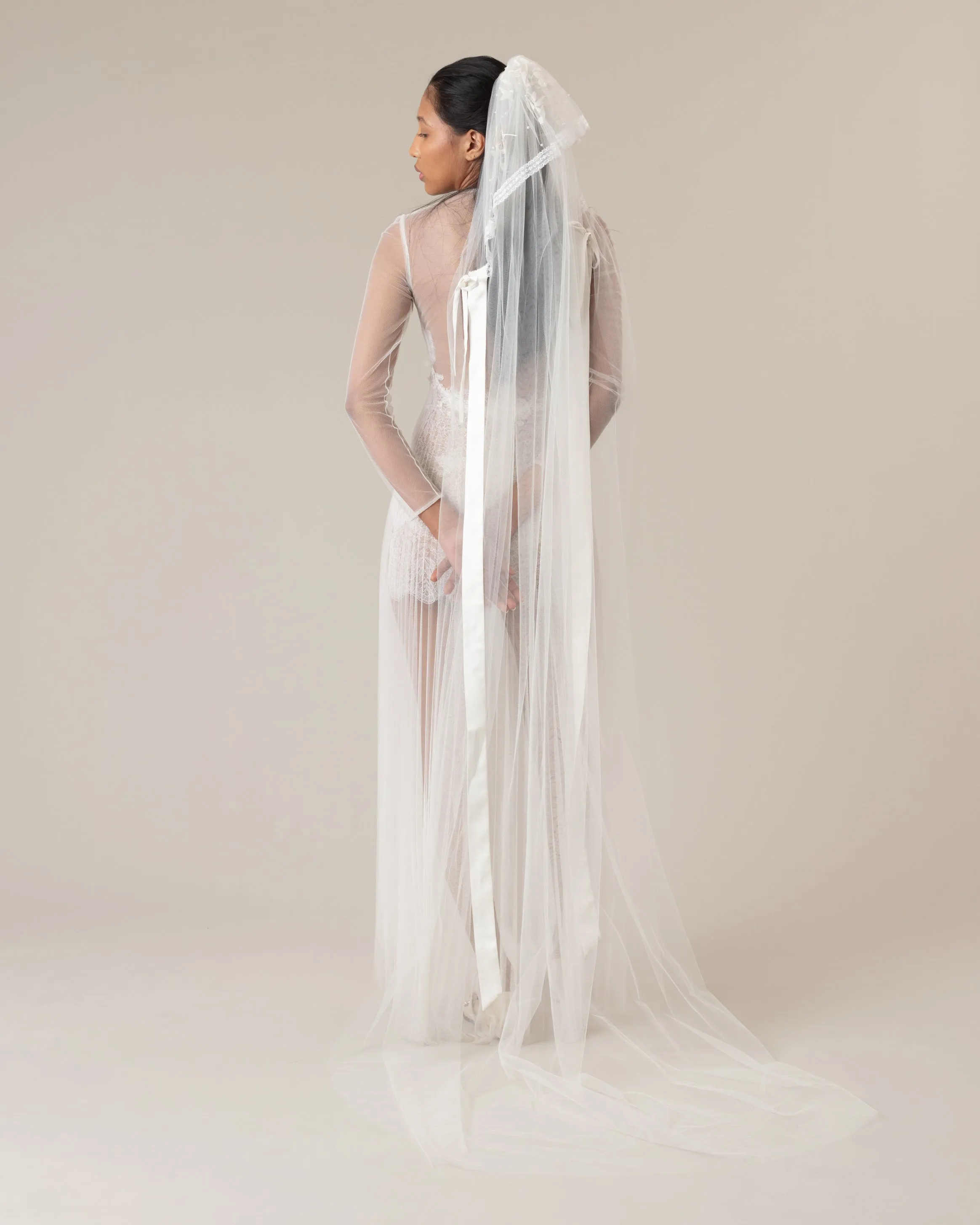 PERLA EMBROIDERY BEADED SATIN TIES VEIL