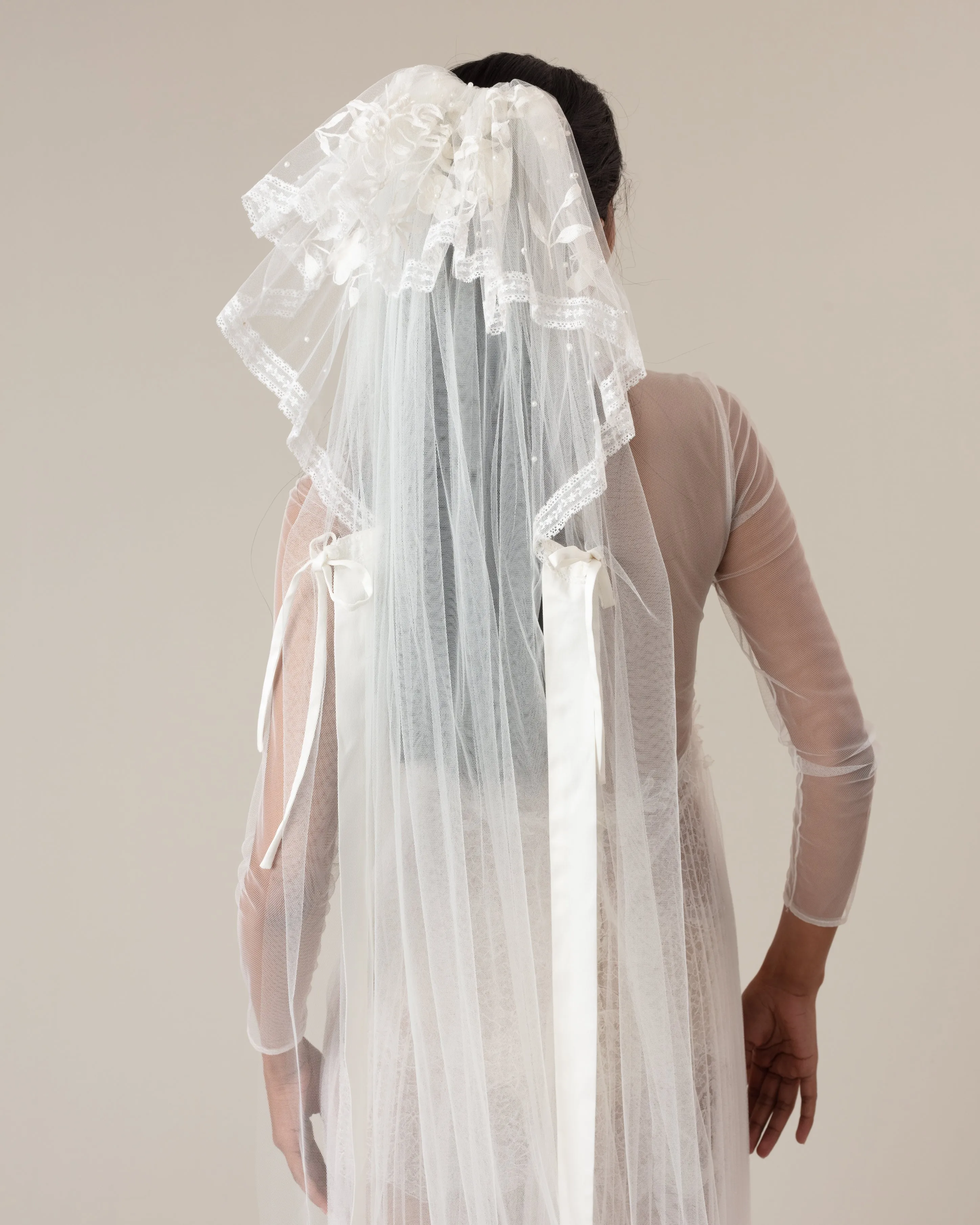 PERLA EMBROIDERY BEADED SATIN TIES VEIL