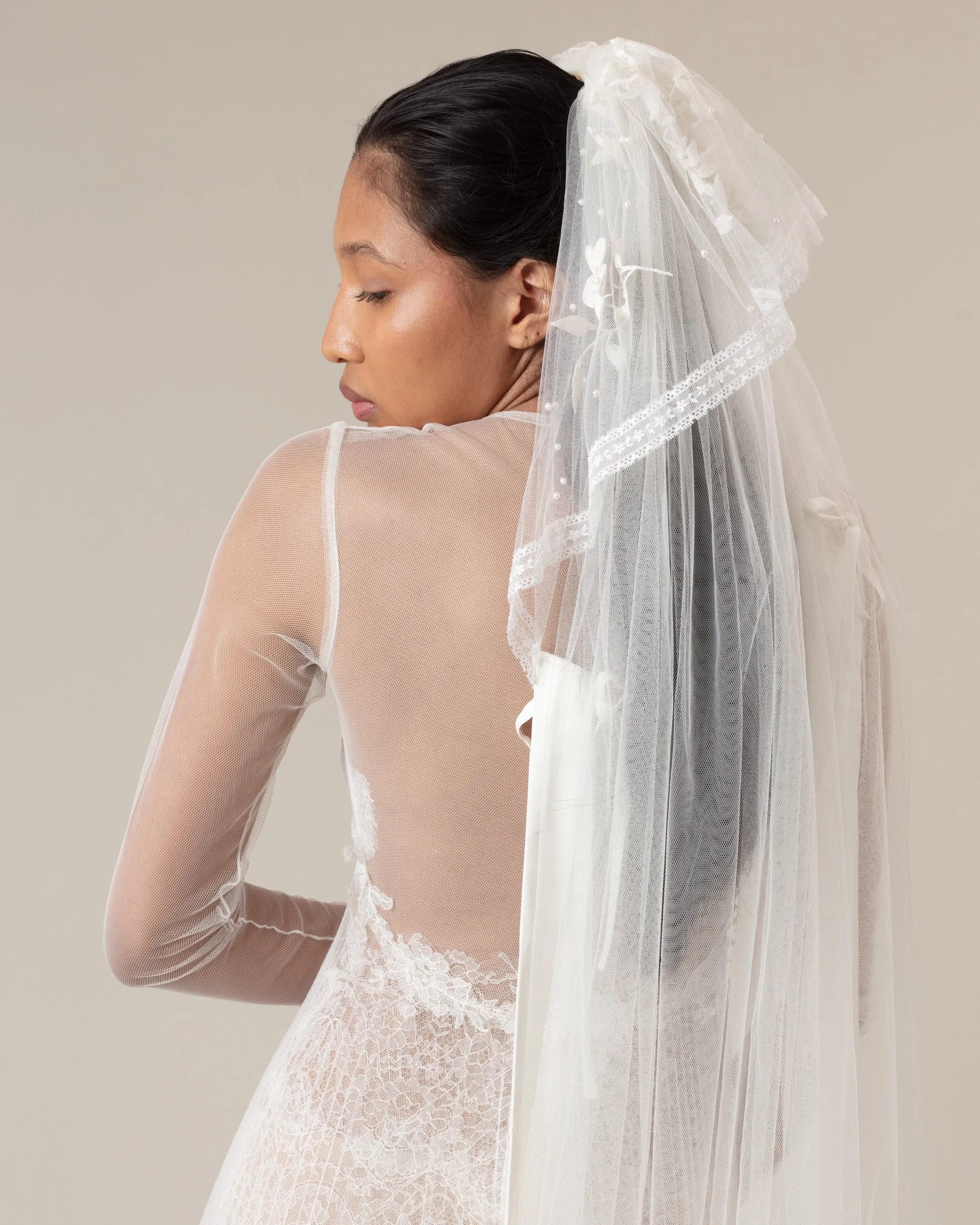 PERLA EMBROIDERY BEADED SATIN TIES VEIL