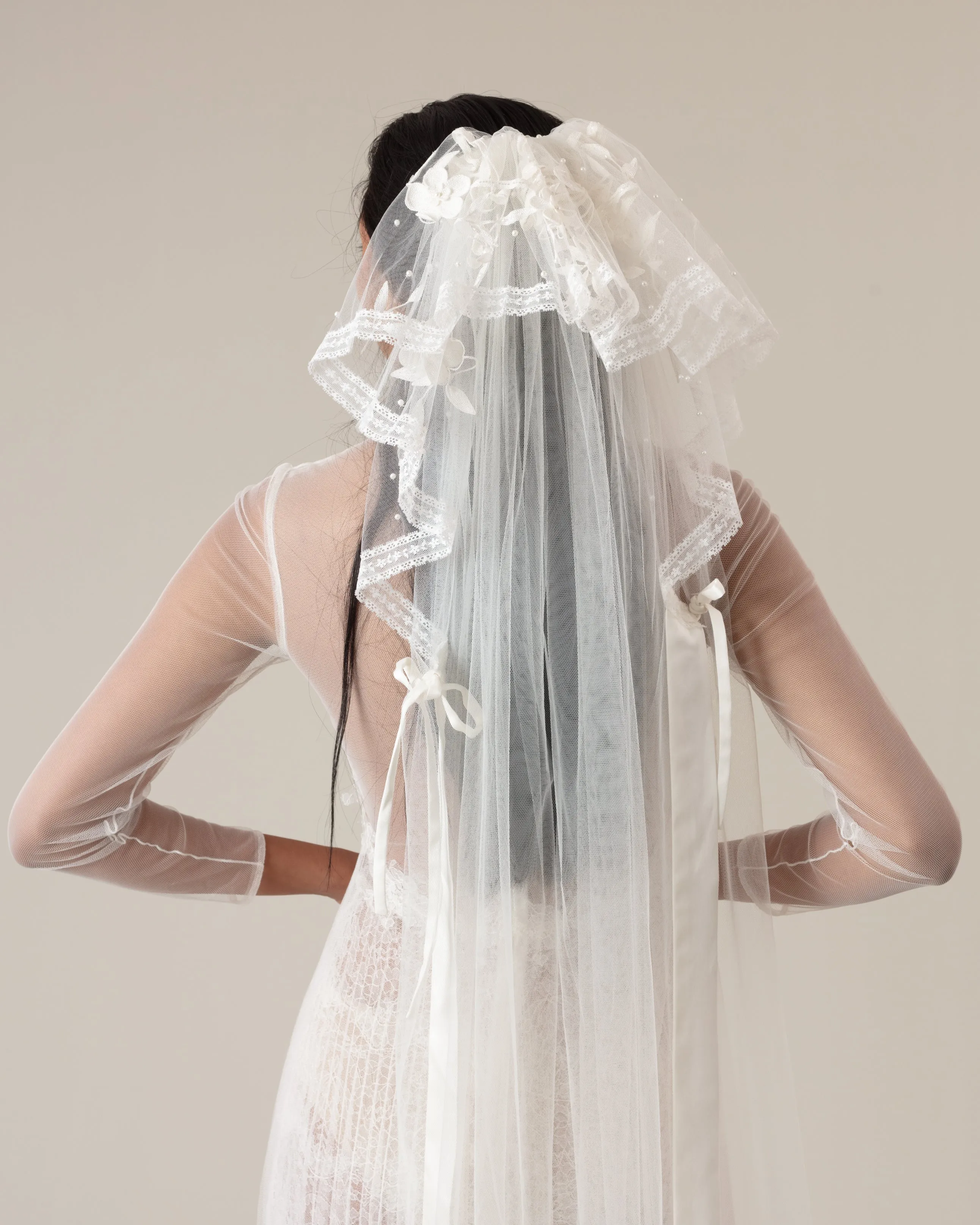 PERLA EMBROIDERY BEADED SATIN TIES VEIL