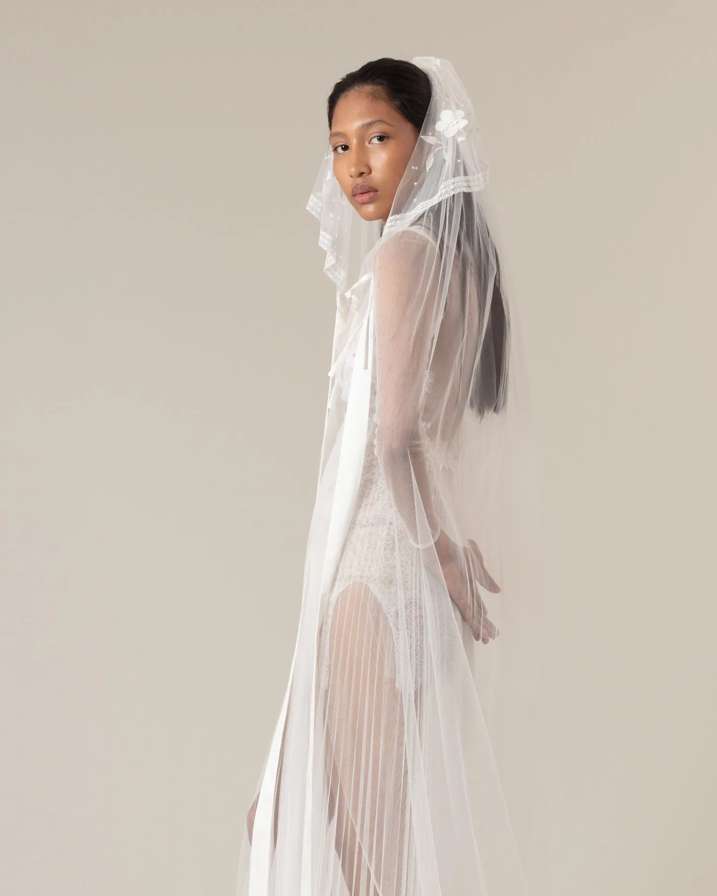PERLA EMBROIDERY BEADED SATIN TIES VEIL