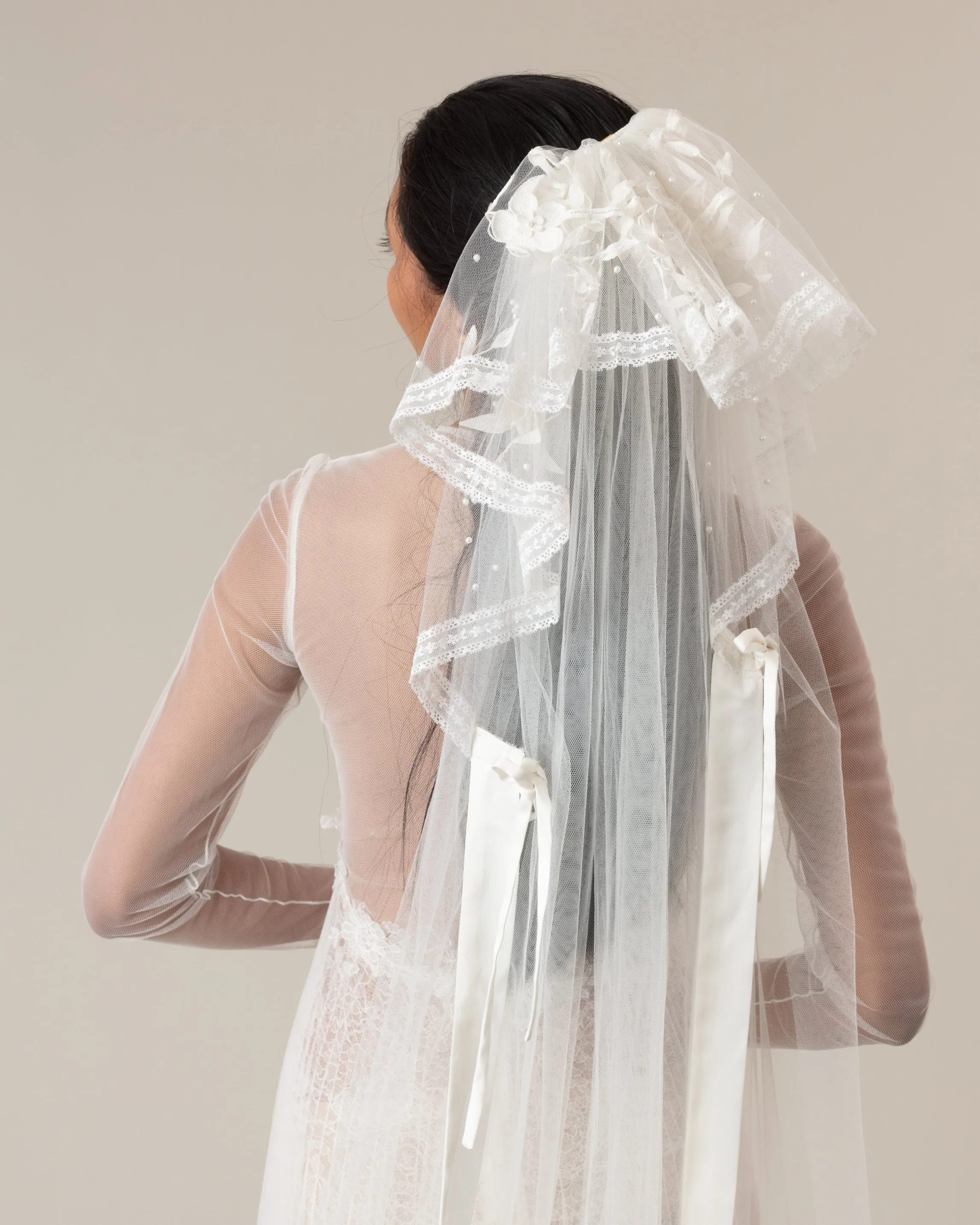 PERLA EMBROIDERY BEADED SATIN TIES VEIL