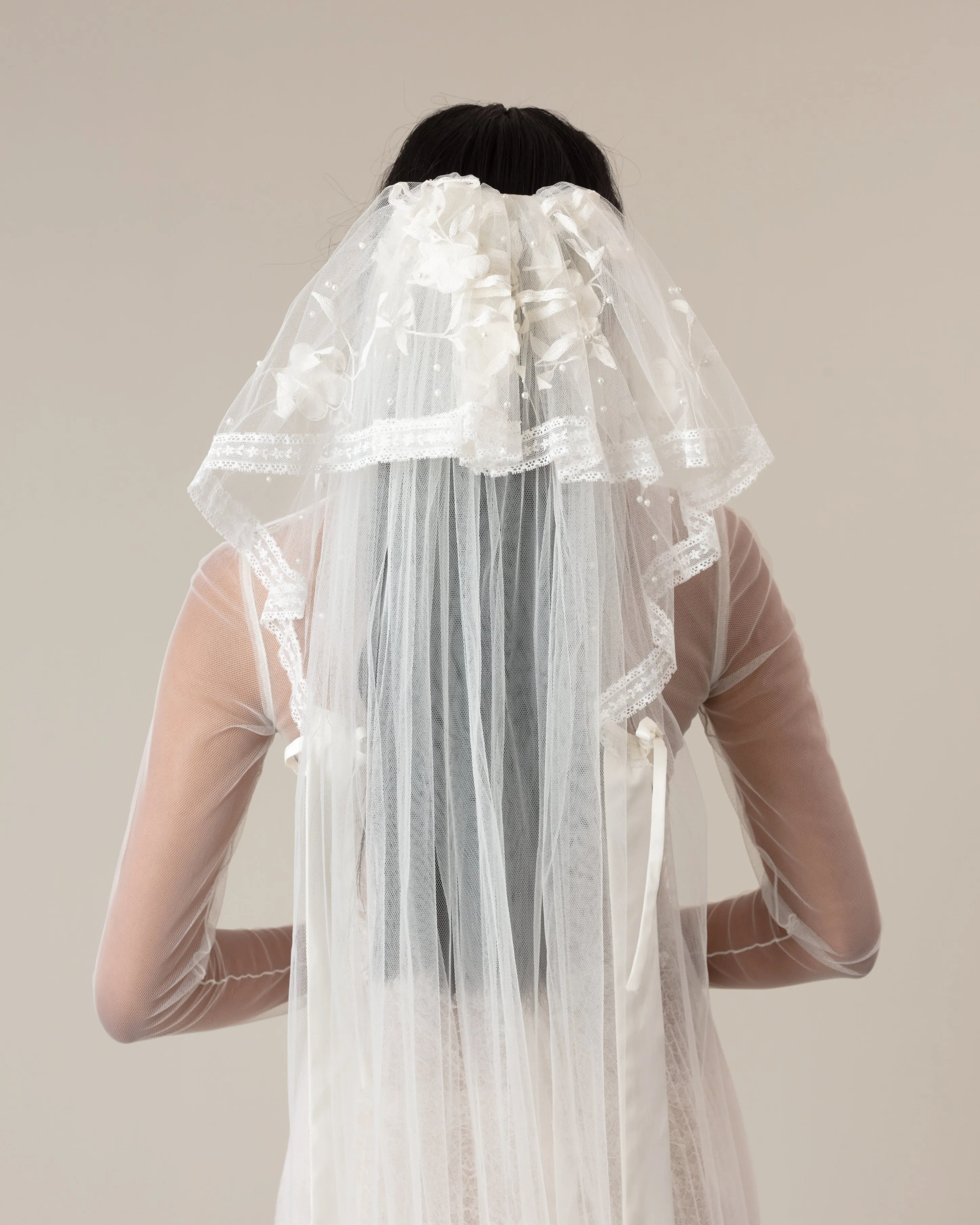 PERLA EMBROIDERY BEADED SATIN TIES VEIL